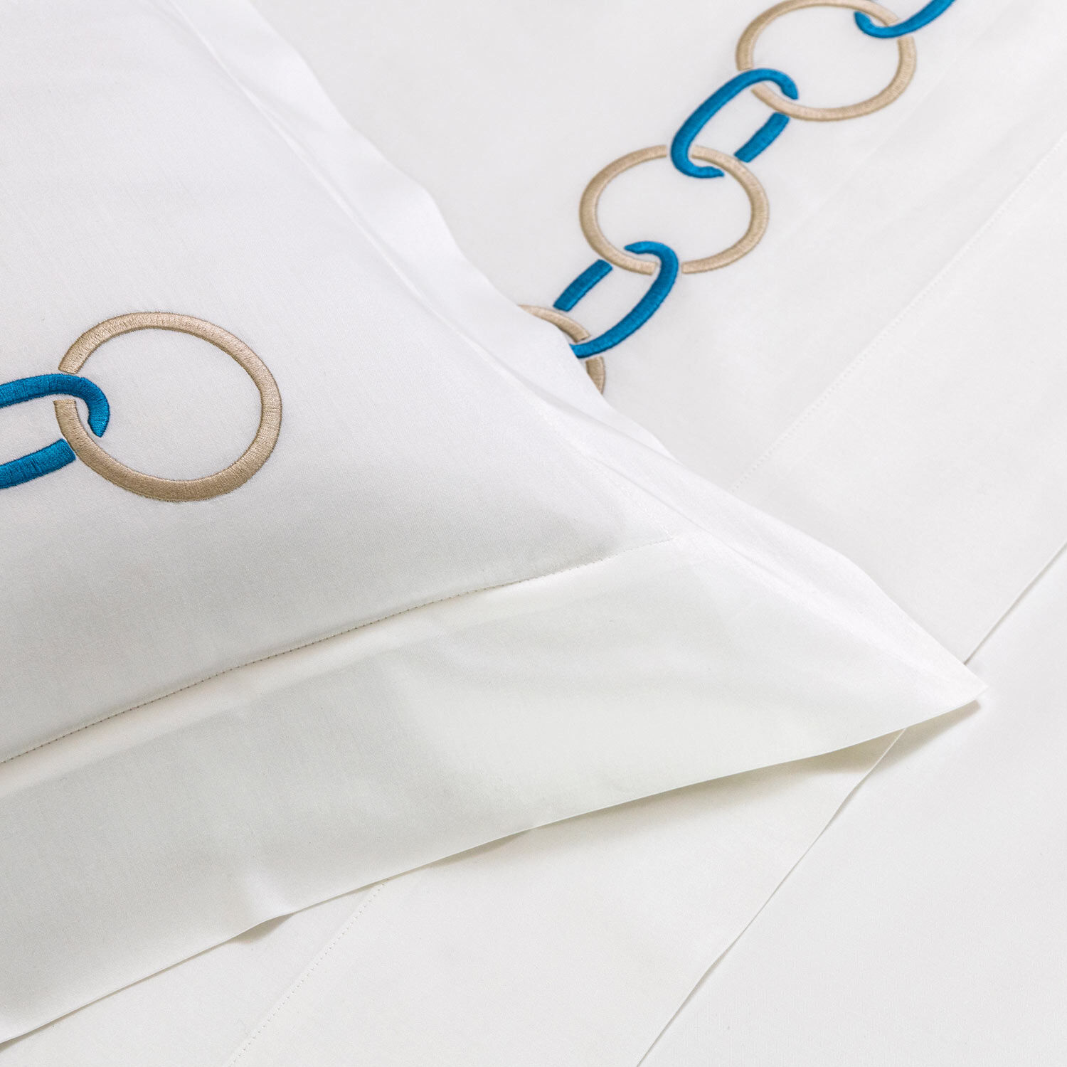 slide 3 Links Embroidered Sheet Set