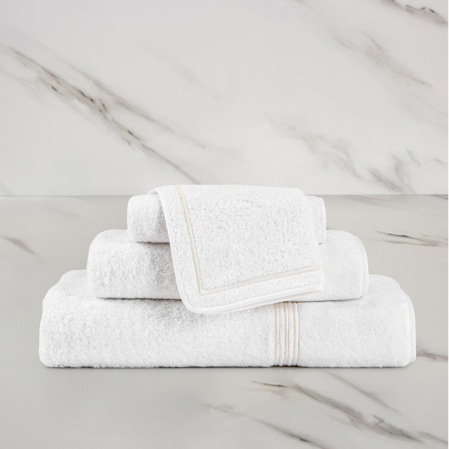 https://www.frette.com/dw/image/v2/BCMC_PRD/on/demandware.static/-/Sites-frette-master-catalog/default/dw04bb7087/images/large/3FR2935D0500_BB14_01.jpg