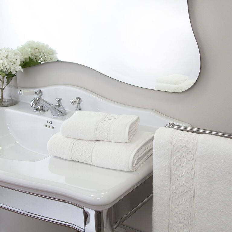 slide 4 Lozenge Lace Guest Towel