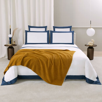 Cashmere Boucl&eacute; Throw