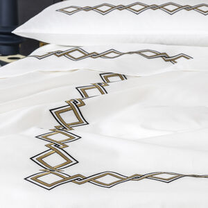 slide 5 Twist Embroidery Pillowcase