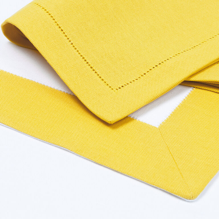 slide 4 Artistry Ajour Placemats and Napkins Set