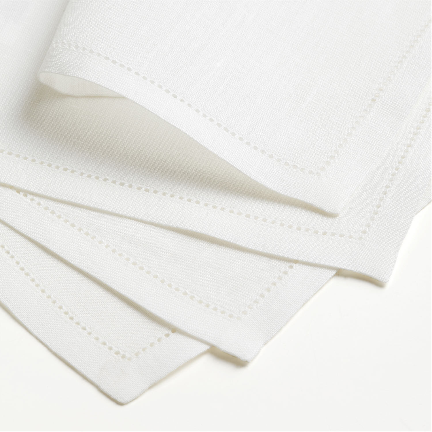 Frette Convivium Napkin Set in White, Cotton | Made in Italy