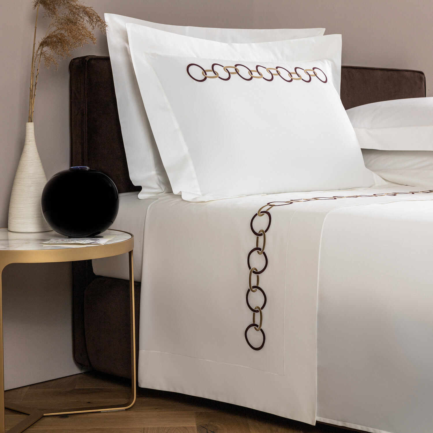 Links Embroidered Sheet Set