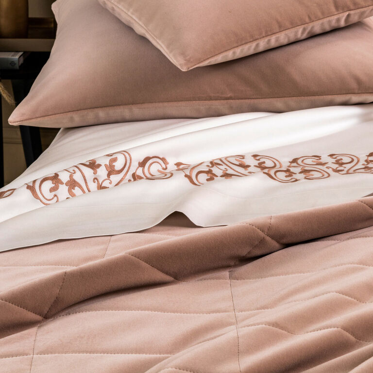 slide 5 Luxury Velvet Light Quilt