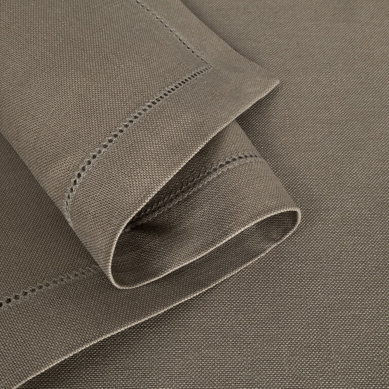 slide 5 Artistry Ajour Napkins Set