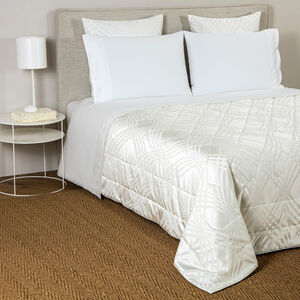 slide 4 Luxury Gant Light Quilt
