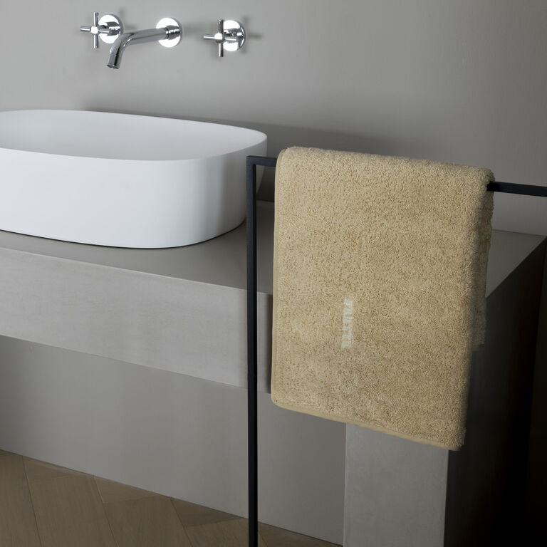 slide 1 Unito Bath Towel