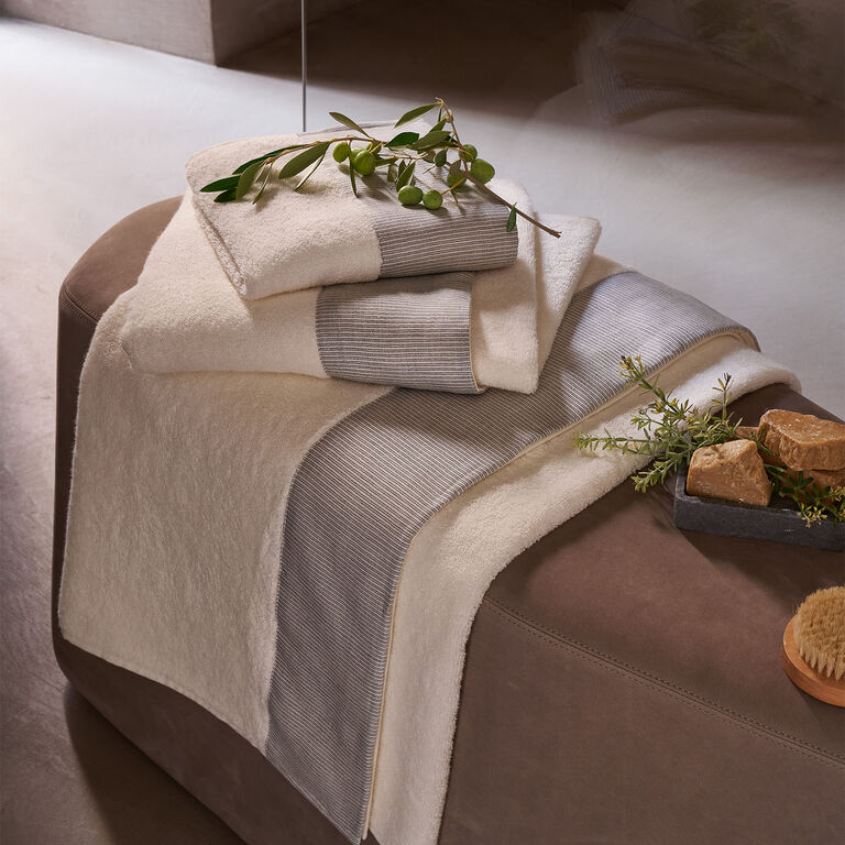 slide 4 Graphite Border Bath Towel