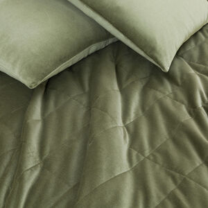 slide 5 Luxury Cashmere Velvet Light Quilt