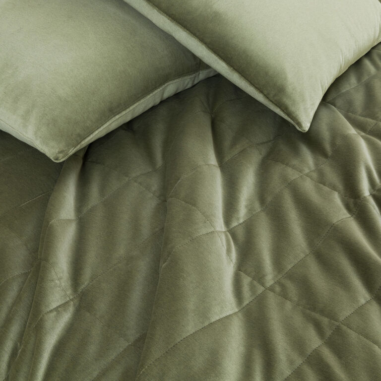 slide 5 Luxury Cashmere Velvet Light Quilt