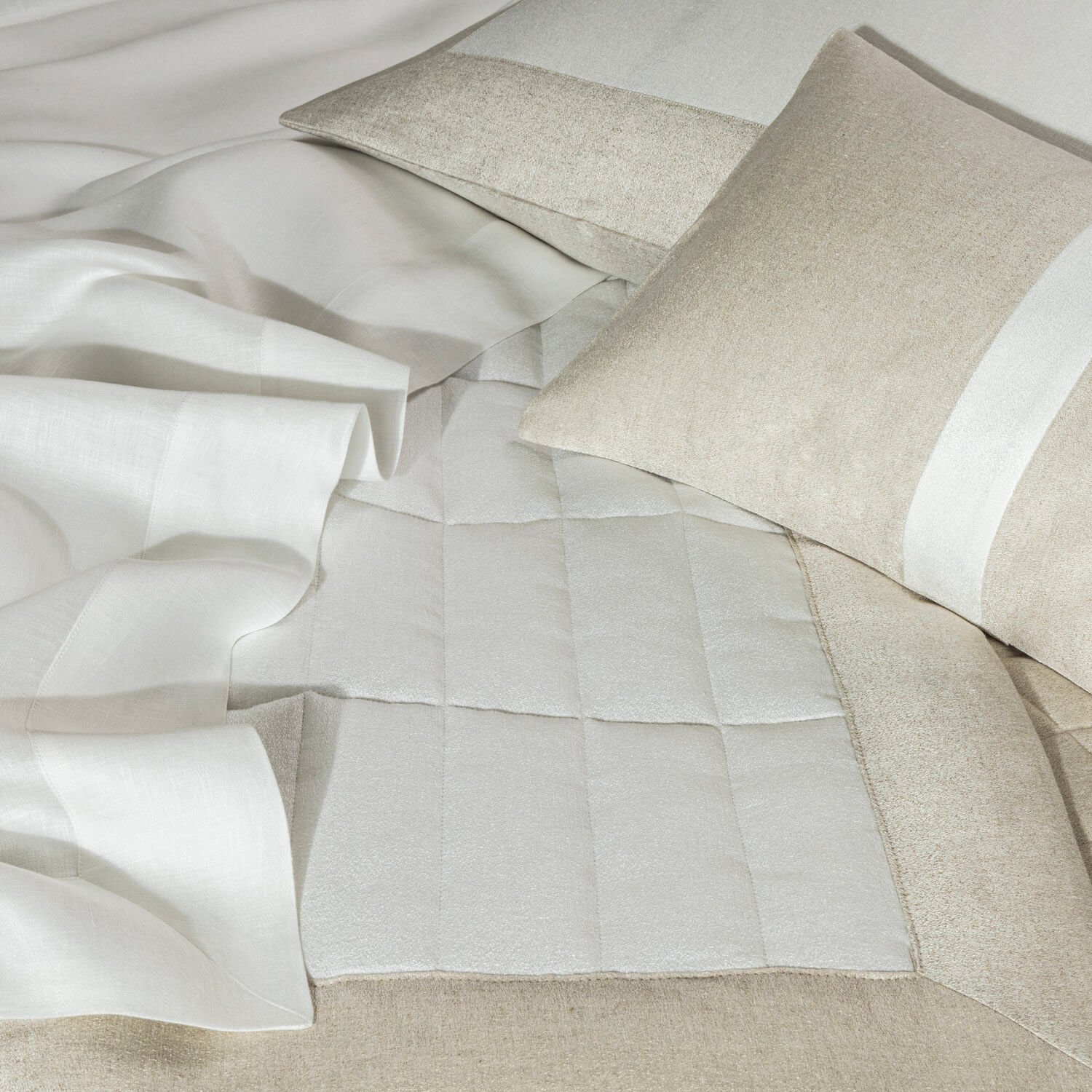 Frette Luca Down Alternative Boudoir Pillow Filler in White