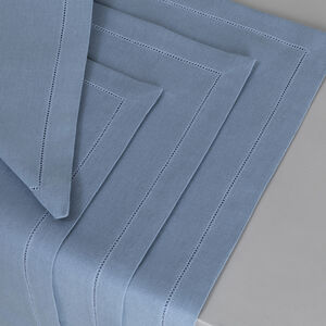 slide 4 Artistry Ajour Napkins Set