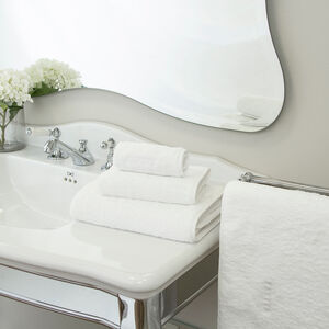 slide 4 Unito Bath Towel