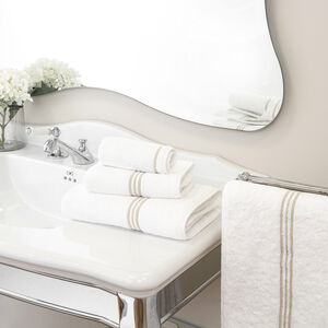 slide 4 Triplo Bourdon Bath Towel