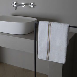 slide 1 Triplo Bourdon Bath Towel
