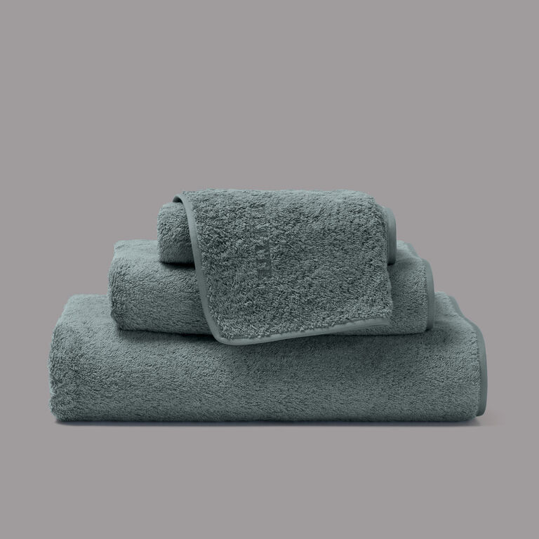 slide 3 Unito Wash Cloth