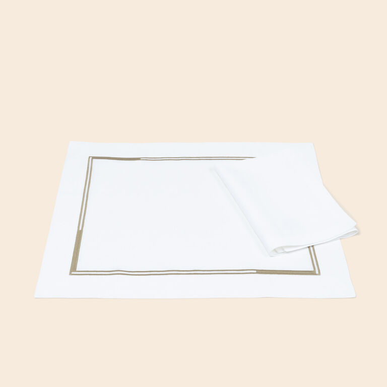 slide 3 Edgeline Placemats and Napkins Set