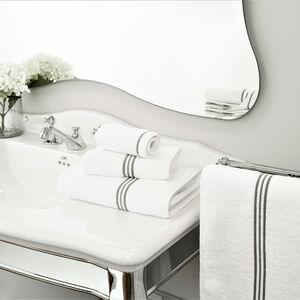 slide 4 Triplo Bourdon Bath Towel