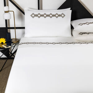 slide 2 Twist Embroidery Sheet Set