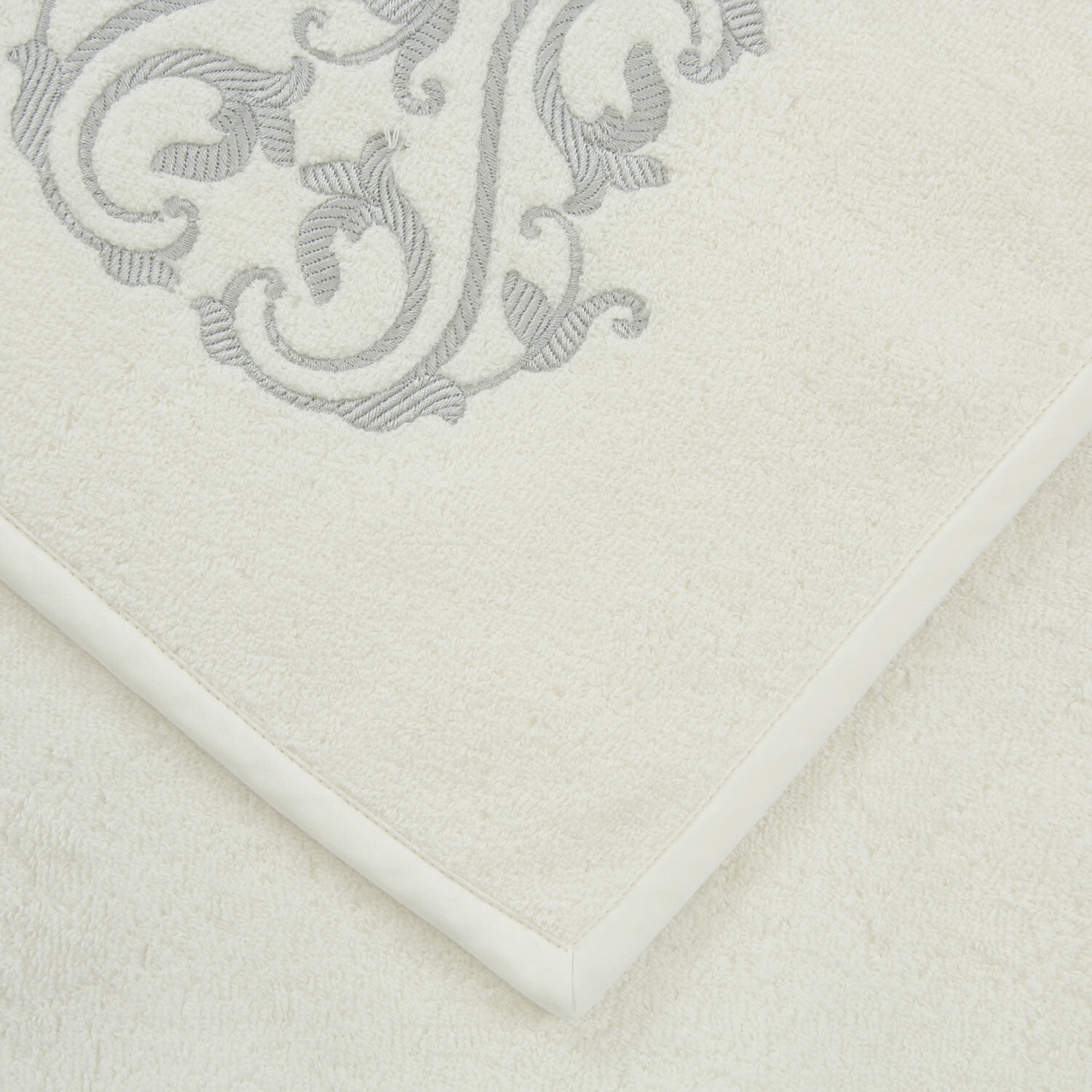 Ornate Medallion Embroidered Guest Towel