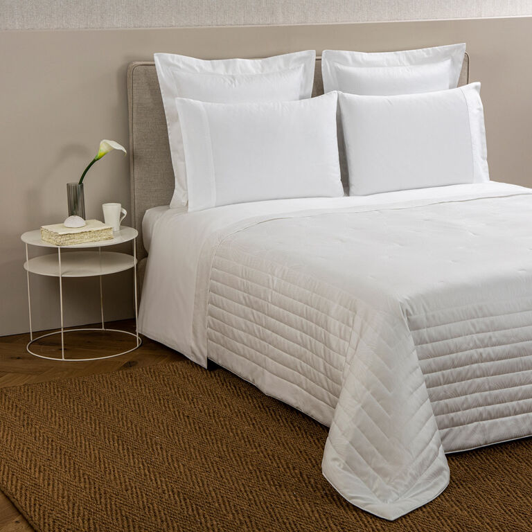 slide 4 Imperial Light Quilt White