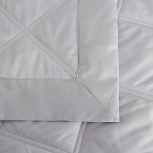 slide 3 Lozenge Light Quilt