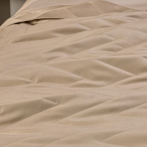 Tecla Light Quilt