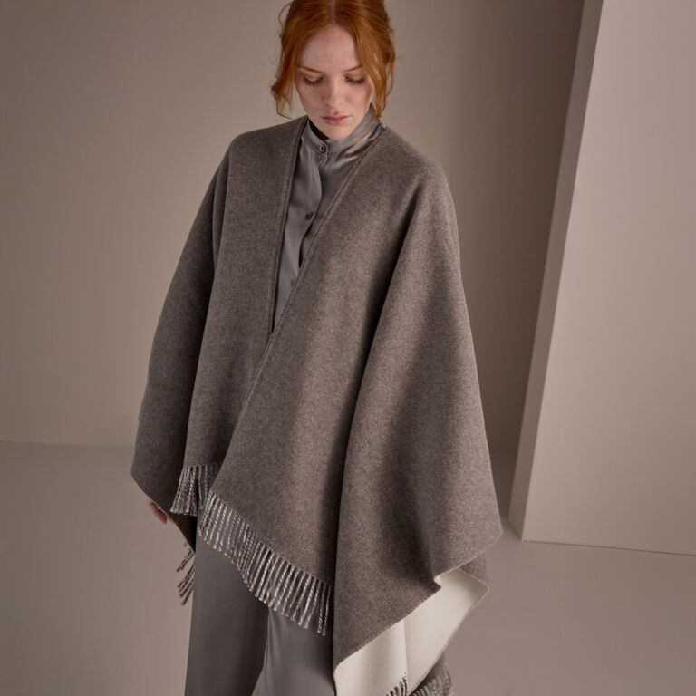 slide 4 Sovana Knitted Cape
