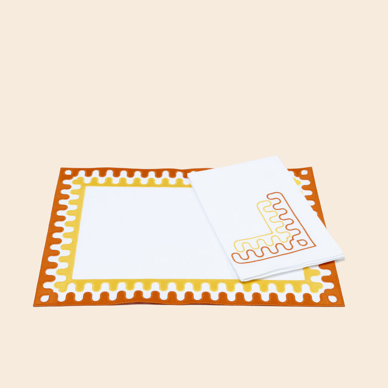 slide 3 Modernism Forma Placemat and Napkins Set