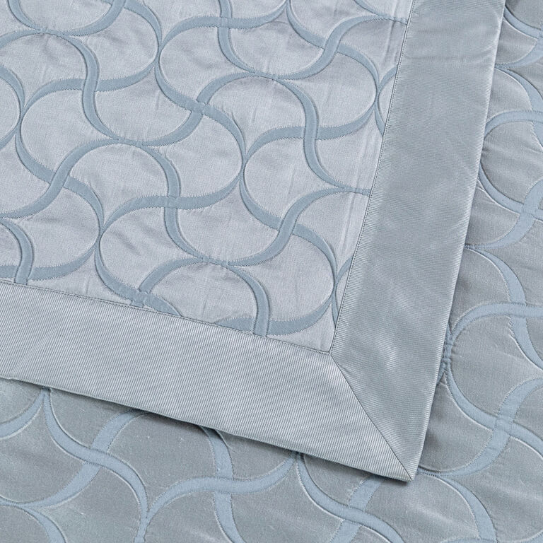 slide 3 Luxury Tile Bedspread