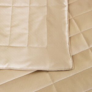 slide 3 Twill Light Quilt