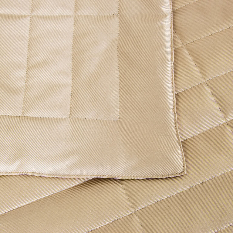 slide 3 Twill Light Quilt