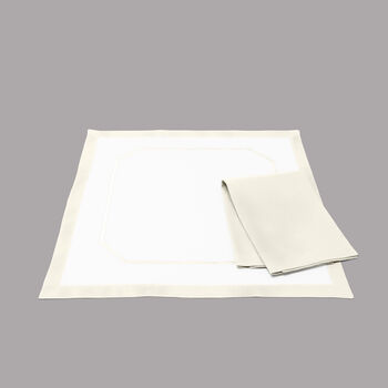 Simposium Embroidery Table Set
