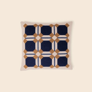 slide 1 Deco Cushion 004