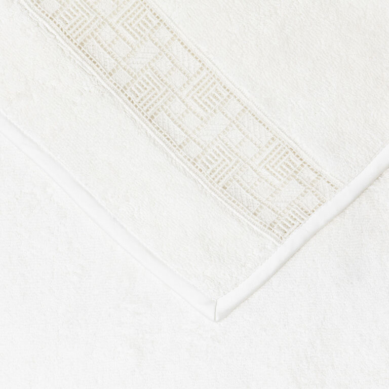 slide 3 Maze Lace Bath Towel