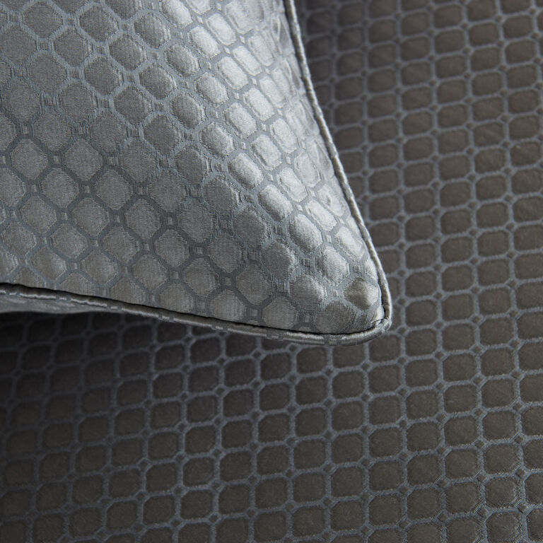 slide 3 Illusione Decorative Pillow Cover