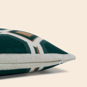 slide 3 Deco Cushion 005