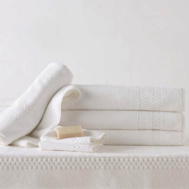 https://www.frette.com/dw/image/v2/BCMC_PRD/on/demandware.static/-/Sites-frette-master-catalog/default/dw5bf544ed/images/large/ps-checkerboard-bath-1.jpg?sw=388&sh=388&sm=fit