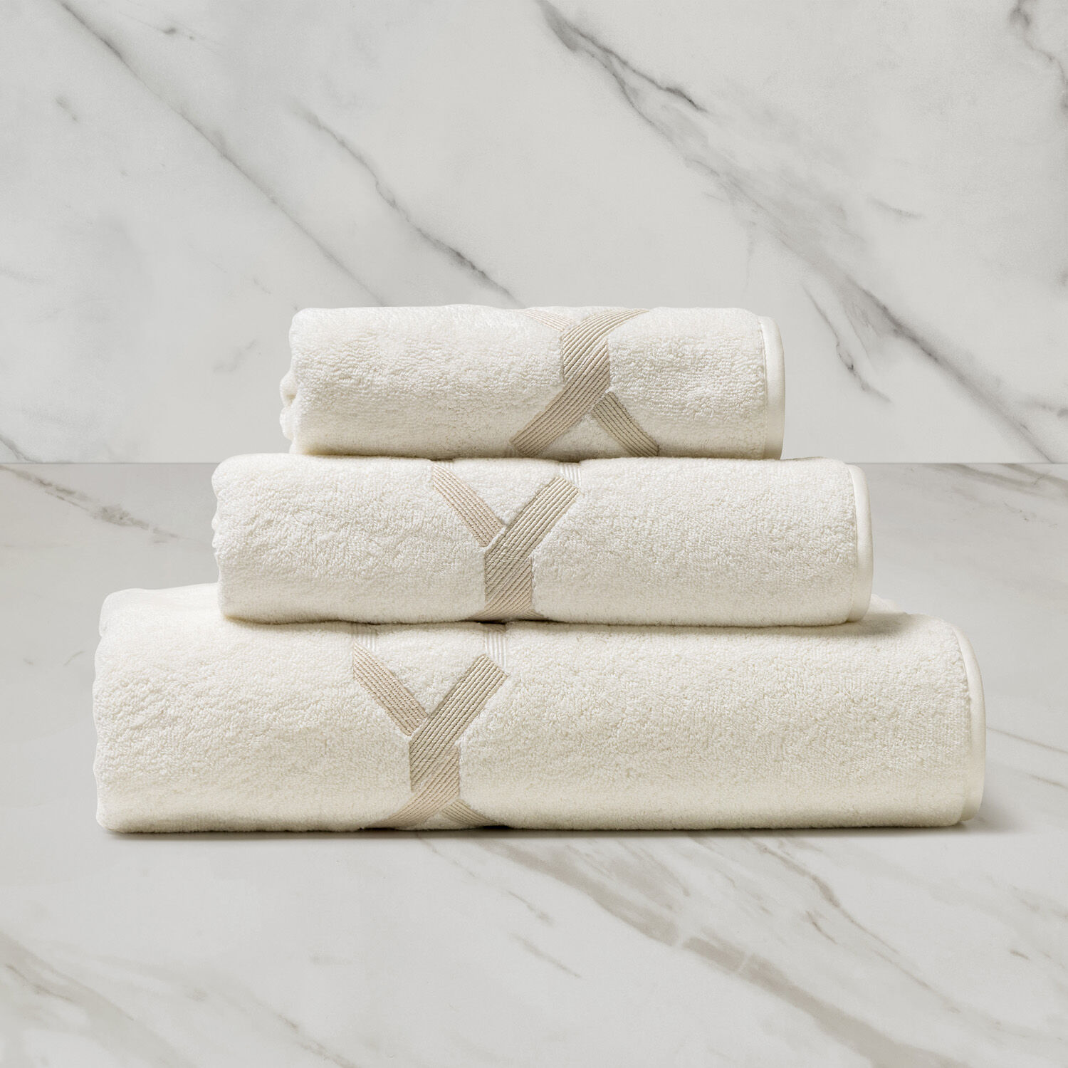 Continuity Embroidered Bath Towel Frette