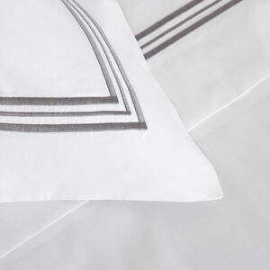 slide 3 Triplo Bourdon Boudoir Sham