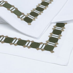 slide 4 Deco Placemat and Napkins Set