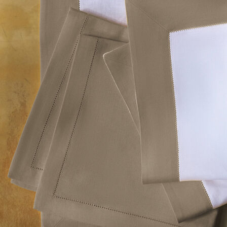 Artistry Ajour Napkins Set