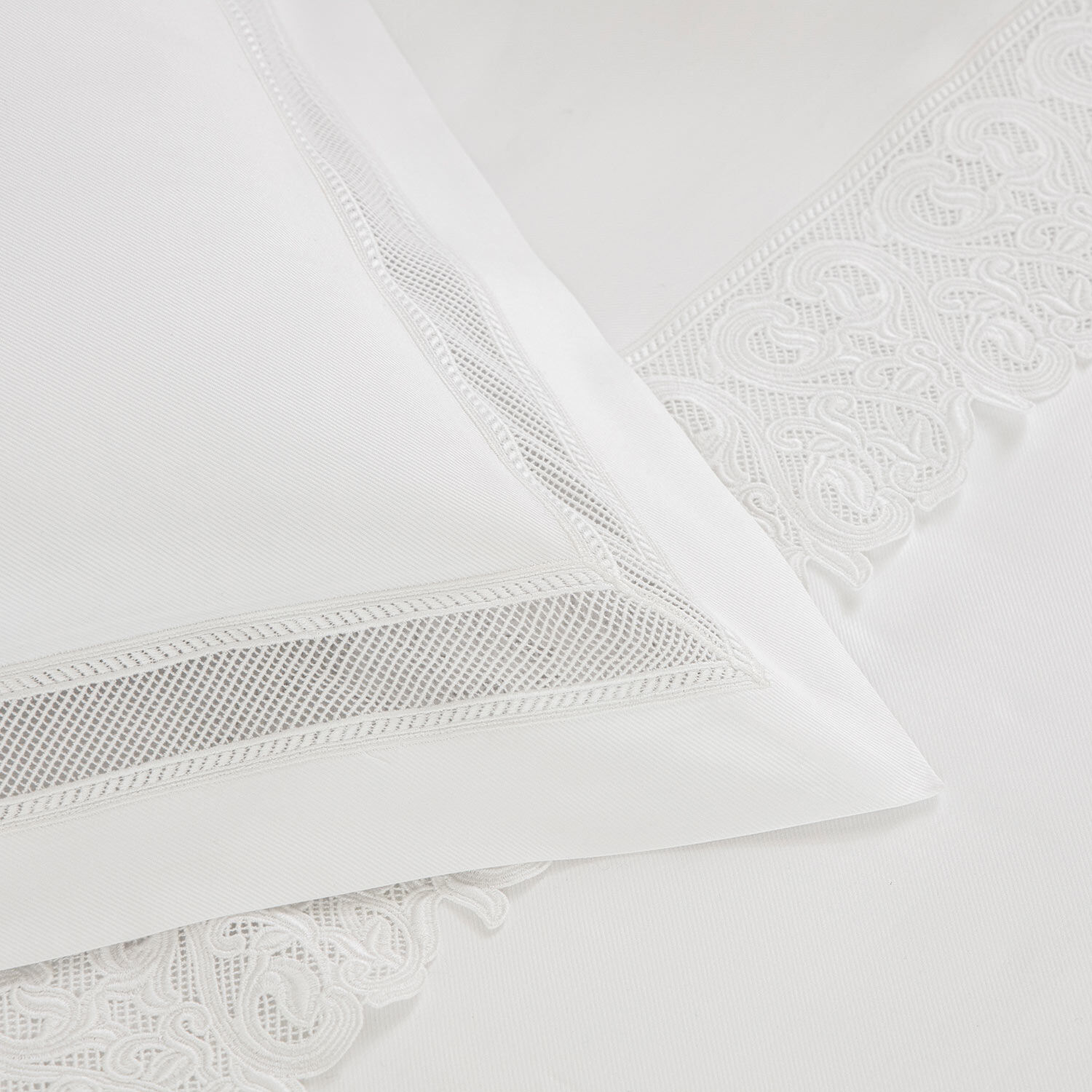 slide 3 Ornate Medallion Lace Sheet Set