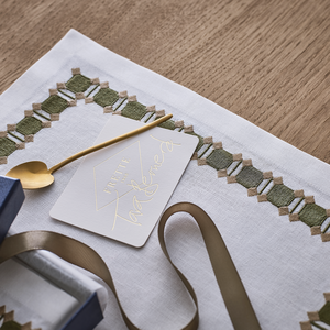 slide 3 Deco Placemat and Napkins Set