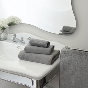 slide 4 Unito Bath Towel
