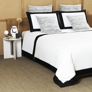 slide 4 Nest Decorative Cushion Cover