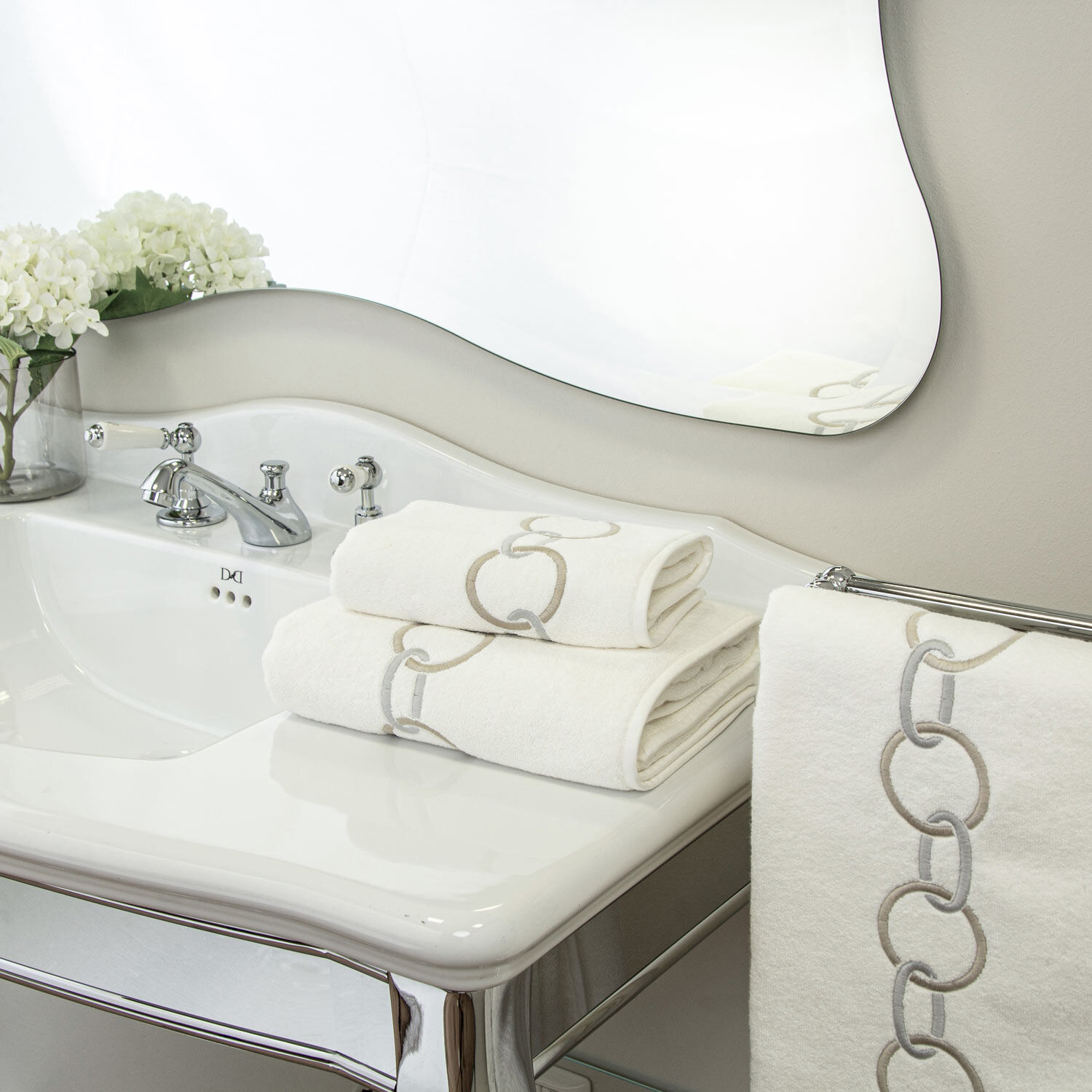 Links Embroidered Bath Sheet | Frette