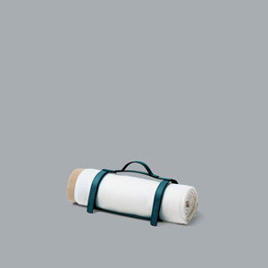 slide 3 Otello Throw Holder
