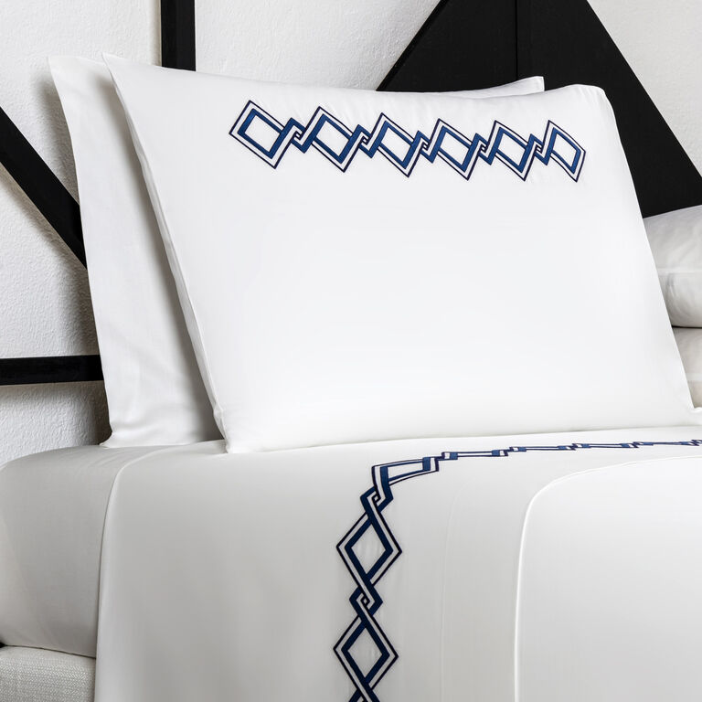 slide 2 Twist Embroidery Pillowcase